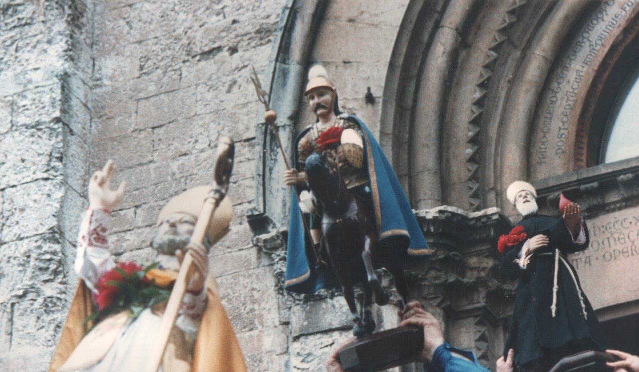 2002  uscita dei santi dal palazzo