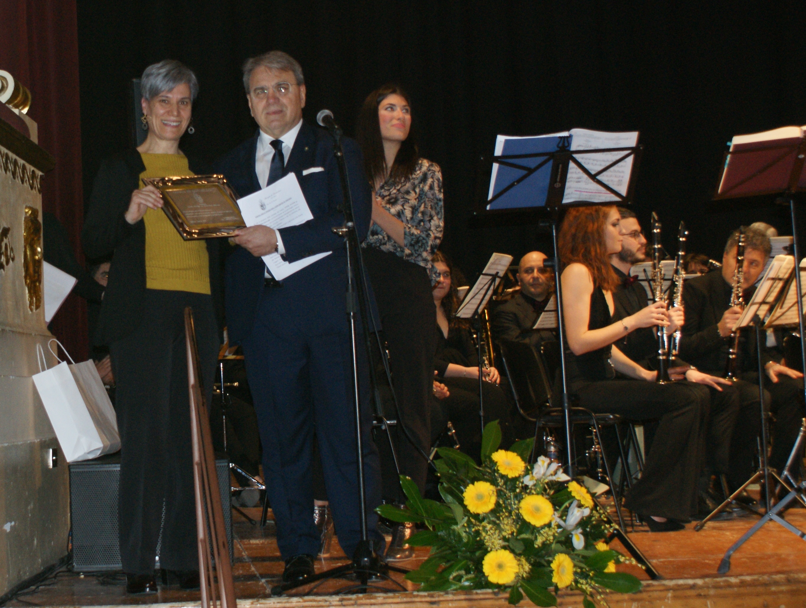 Patrizia Biscarini premiata dal presidente Ubaldo Minelli